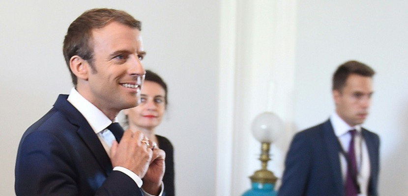 Les frais de maquillage de Macron confirmés par l'Elysée