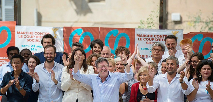 Depuis Marseille, Mélenchon appelle le "peuple" au "combat" face à Macron