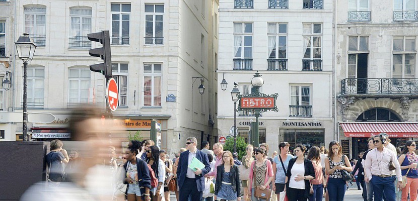 Les touristes chinois redécouvrent Paris, à la recherche d'authenticité