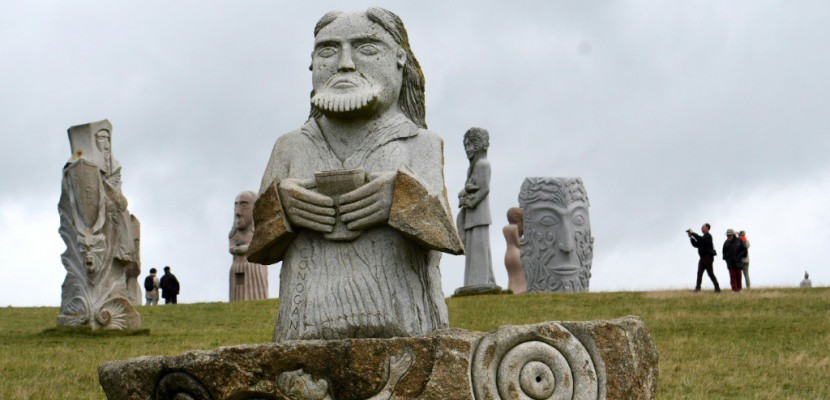 En Bretagne, la Vallée des saints, un terrain de jeu unique pour les sculpteurs