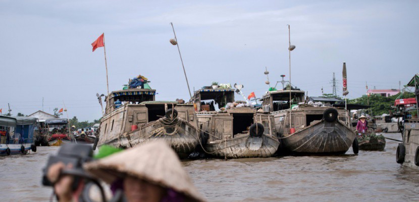 Au Vietnam, le difficile virage vers le tourisme des marchés flottants du Mékong