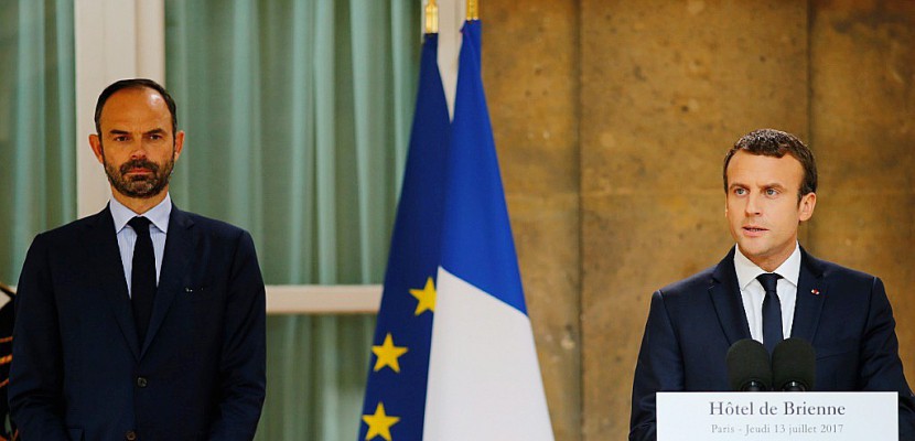 Popularité: Macron et Philippe ont perdu 10 et 9 points depuis juillet