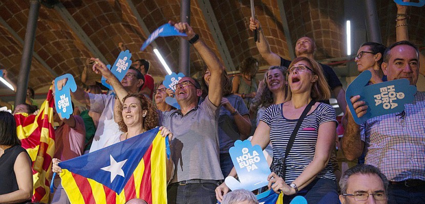 Référendum en Catalogne: la police saisit 10 millions de bulletins de vote
