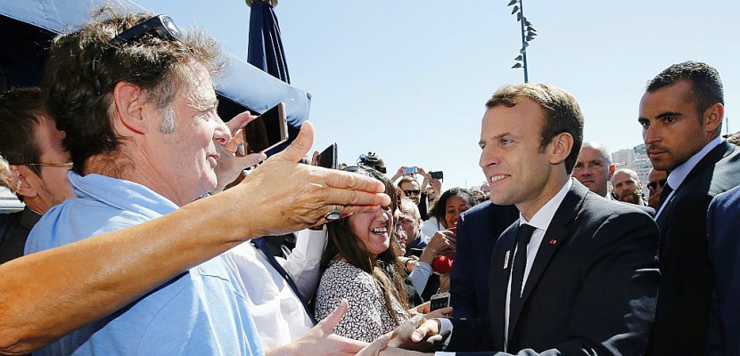 JO-2024: bain de foule pour Macron sur le site de voile à Marseille