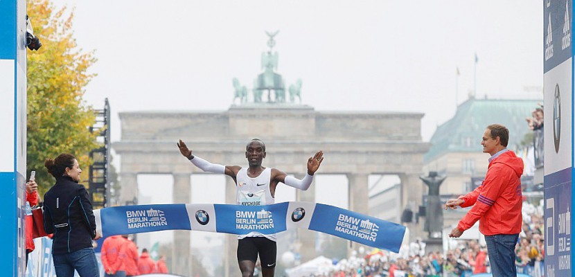 Marathon de Berlin: le Kenyan Eliud Kipchoge s'impose en 2h03:34