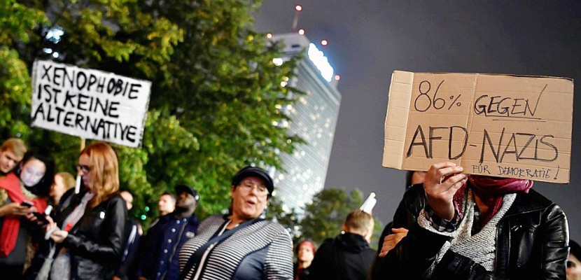 "Nazis dehors": des centaines d'Allemands dans la rue contre l'AfD
