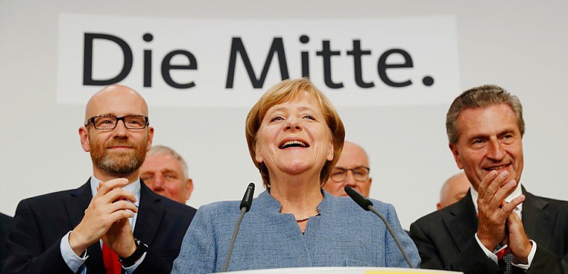 Affaiblie après les législatives, Merkel en quête d'alliés