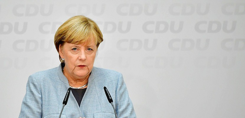 Allemagne: Merkel promet une majorité stable, la droite nationaliste divisée