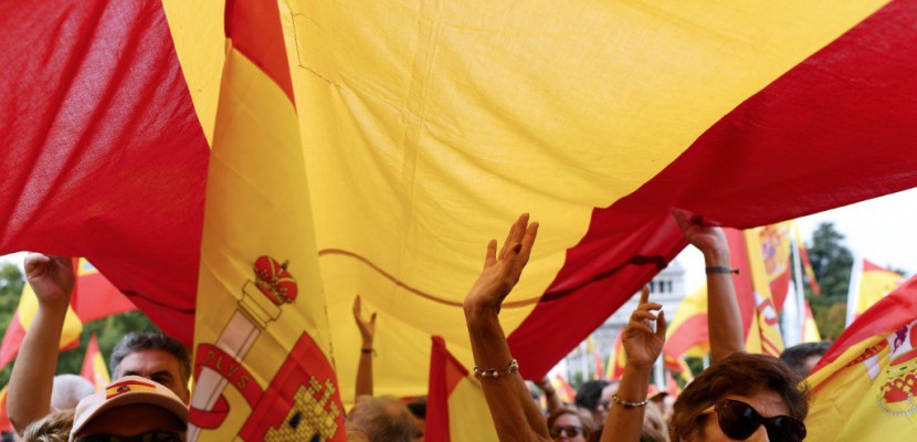 Madrid: des milliers de manifestants pour défendre l'unité de l'Espagne