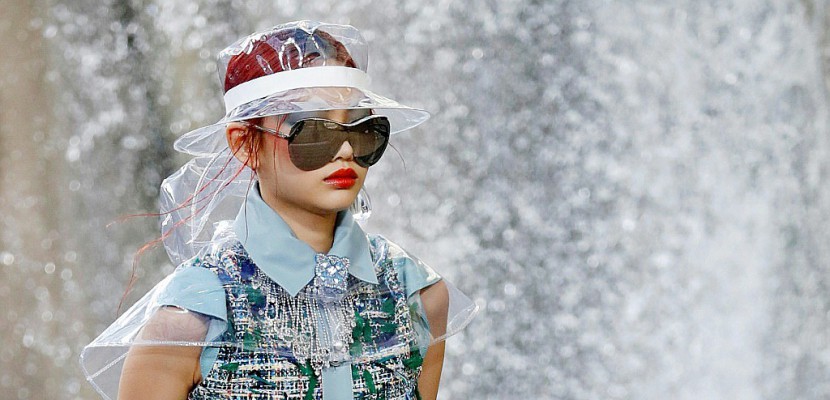 Fashion week: tweed et bottes de pluie chez Chanel