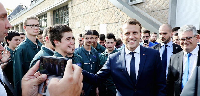 "Bordel": Macron regrette que "les gens" s'intéressent aux "péripéties" plutôt qu'à "la vie du pays"