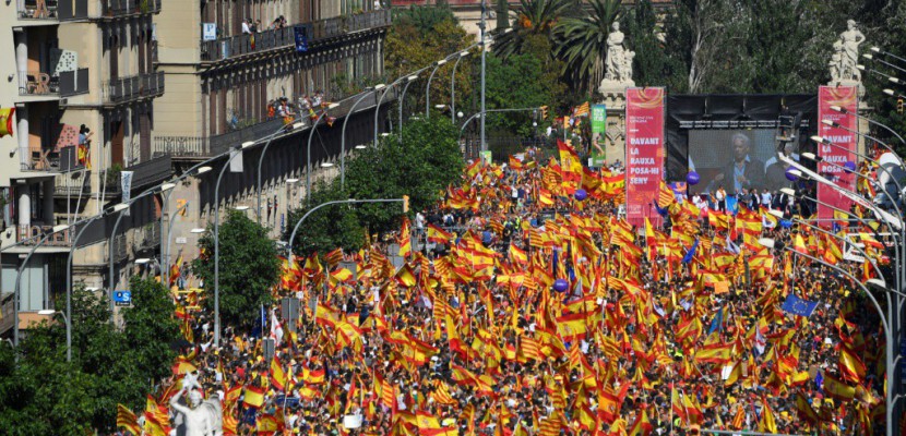 Catalogne : 350.000 personnes à la manifestation anti-indépendantiste de Barcelone
