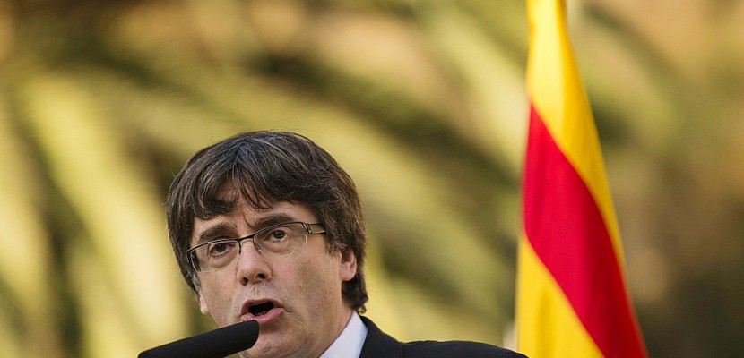 Indépendance de la Catalogne: l'Espagne attend la réponse de Puigdemont