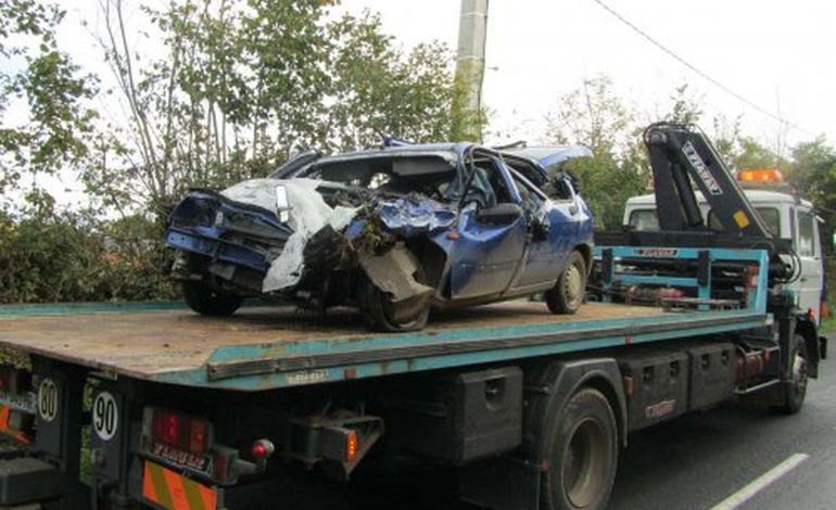 Saint-Sauveur-le-Vicomte : collision entre une voiture et un poids-lourd