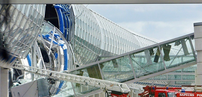 Effondrement mortel d'un terminal à Roissy en 2004: ADP et trois sociétés renvoyés devant le tribunal (source proche)