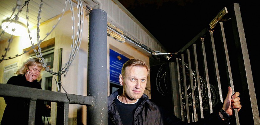 Russie : sitôt libéré, l'opposant Navalny repart en campagne