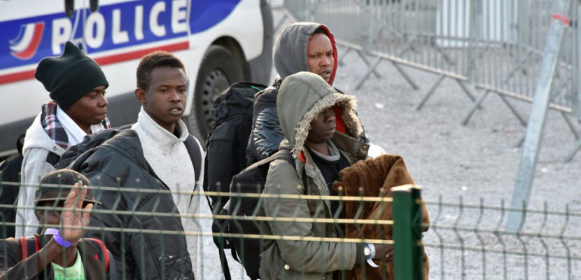 Migrants à Calais: une mission d'inspection reconnaît de "plausibles" abus chez les forces de l'ordre