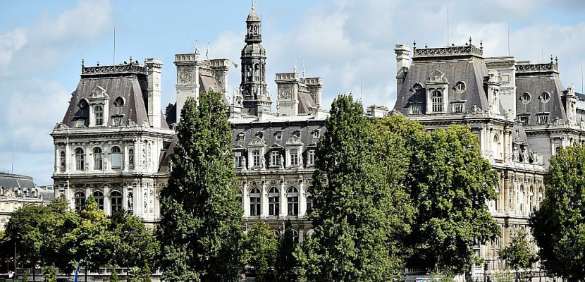La mairie de Paris saisit la justice contre une pub incitant à la "prostitution"