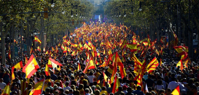 Catalogne: des milliers de manifestants anti-sécession à Barcelone
