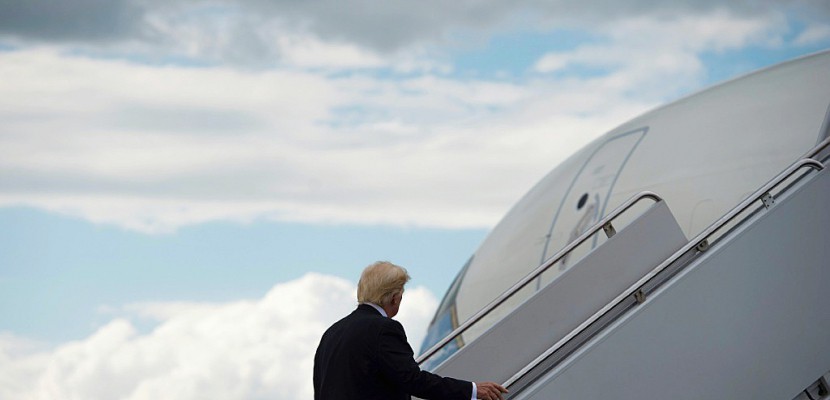 Donald Trump se rend en Asie après une escale à Hawaï