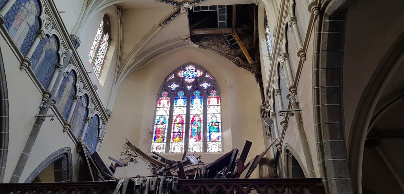 Saint-James. Manche : le plafond de l'église de Saint-James s'effondre sur l'orgue