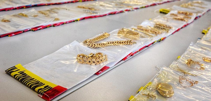 Dozulé. Colliers, bagues, bracelets, Louis d'Or : 500 bijoux saisis au péage de Dozulé