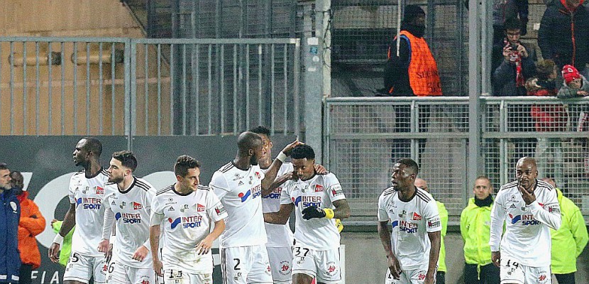 Ligue 1: pour son retour à la Licorne, Amiens rivalise avec le champion