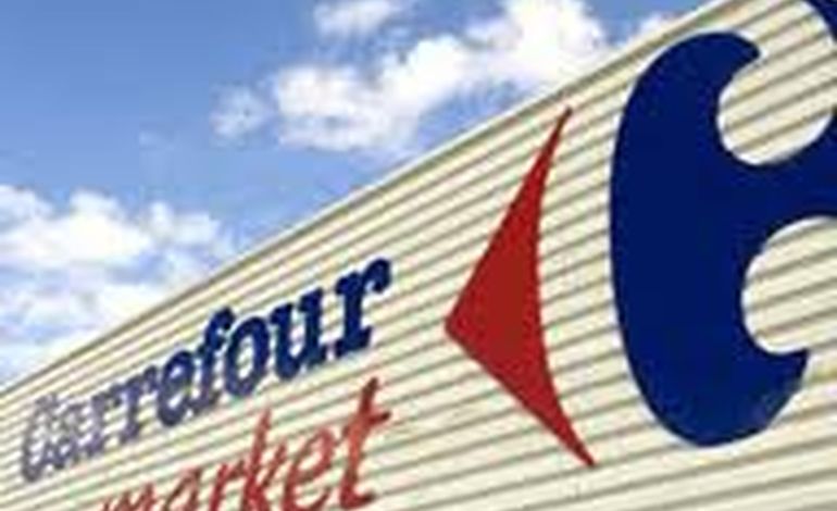 Un supermarché ouvre illégalement  le dimanche à Vimoutiers : colère des commerçants 