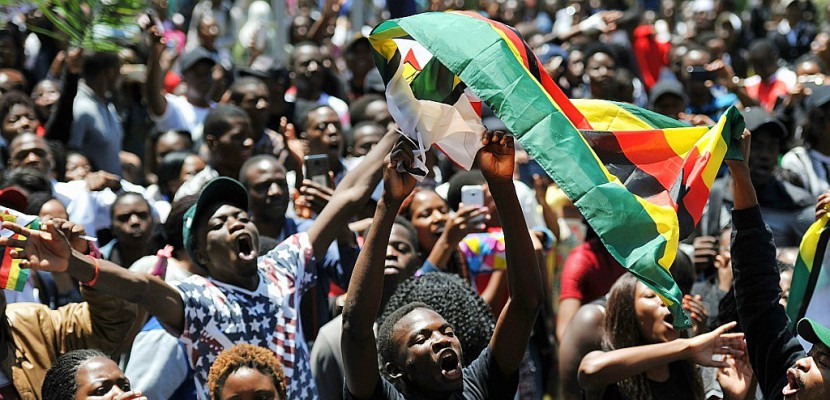 Zimbabwe: l'ex-vice-président demande la démission de Mugabe, menacé de destitution