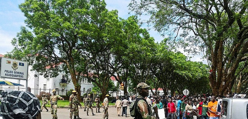 Au Zimbabwe, l'armée a fait fuir Mugabe... et les policiers corrompus
