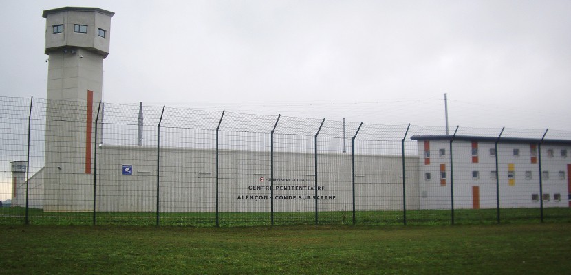 Condé-sur-Sarthe. Condé-sur-Sarthe : cinq surveillants blessés par un détenu au centre pénitentiaire