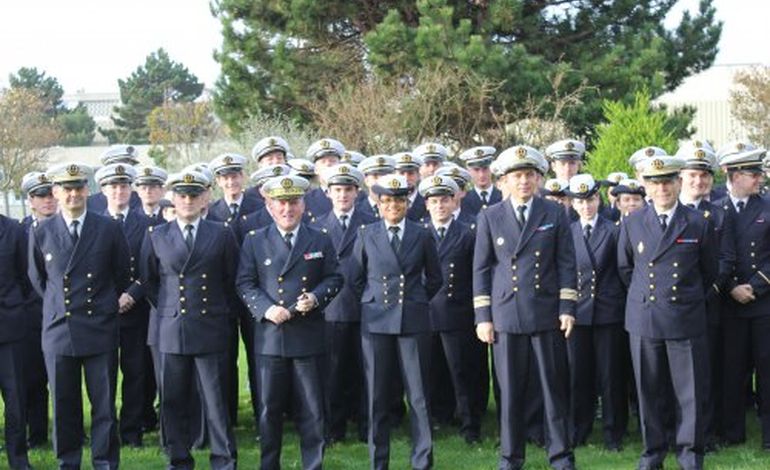 90 futurs officiers de la Marine en visite à Cherbourg