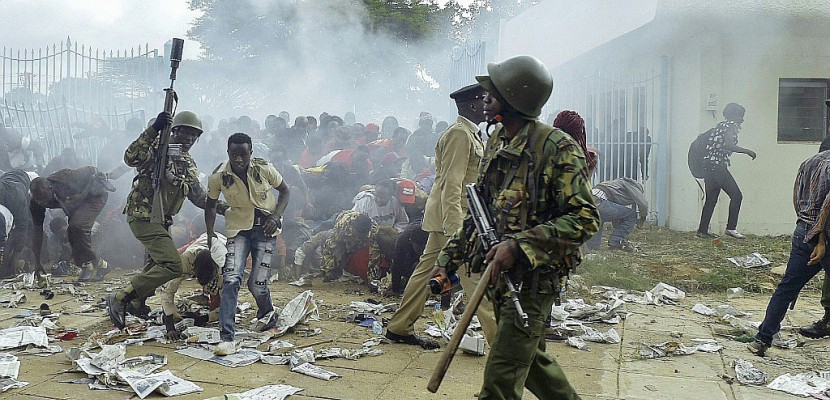 Kenya: échauffourées et gaz lacrymogène à Nairobi avant l'investiture de Kenyatta