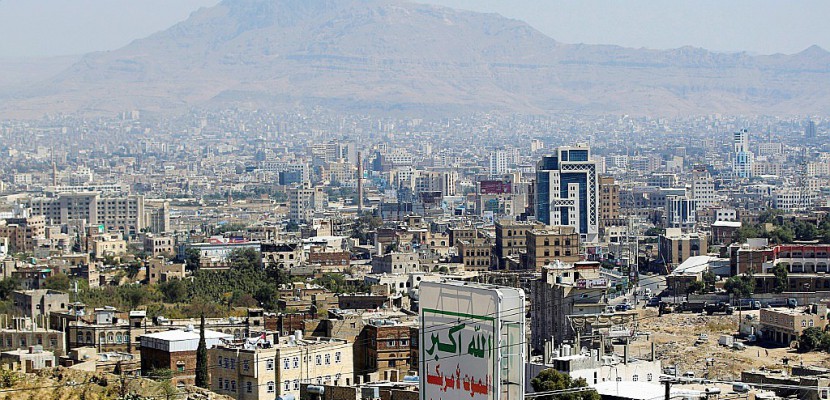 Yémen: raids aériens sur Sanaa, théâtre de combats au sein du camp rebelle