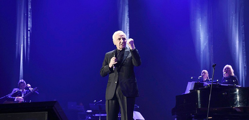 Charles Aznavour triomphe à Bercy, chez Johnny