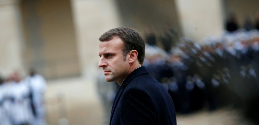 De nouveau populaire, Macron s'affiche en réformateur protecteur