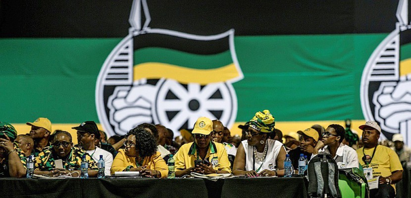 Afrique du Sud: le vote-marathon de l'ANC pour le successeur de Zuma continue