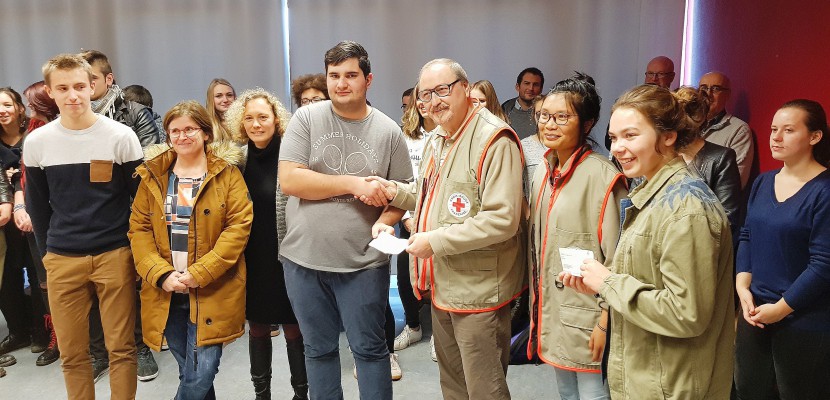 Fécamp. IRMA : des lycéens de Fécamp collectent 1 350 euros pour les sinistrés