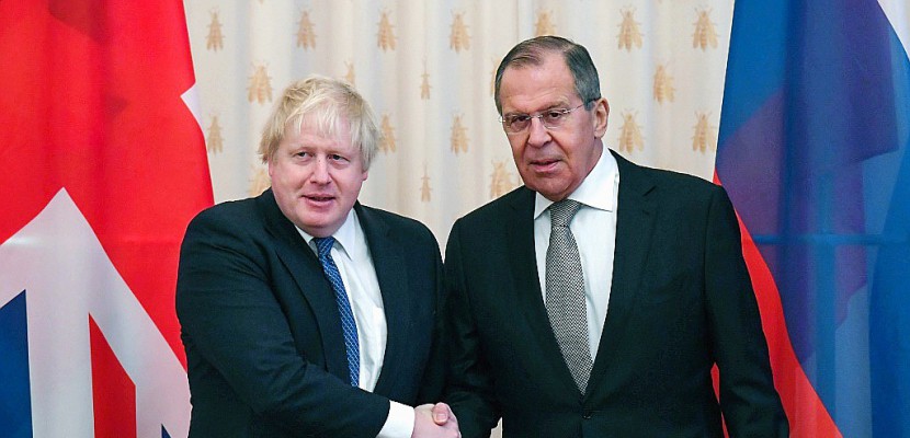 Boris Johnson cherche à surmonter les tensions avec Moscou