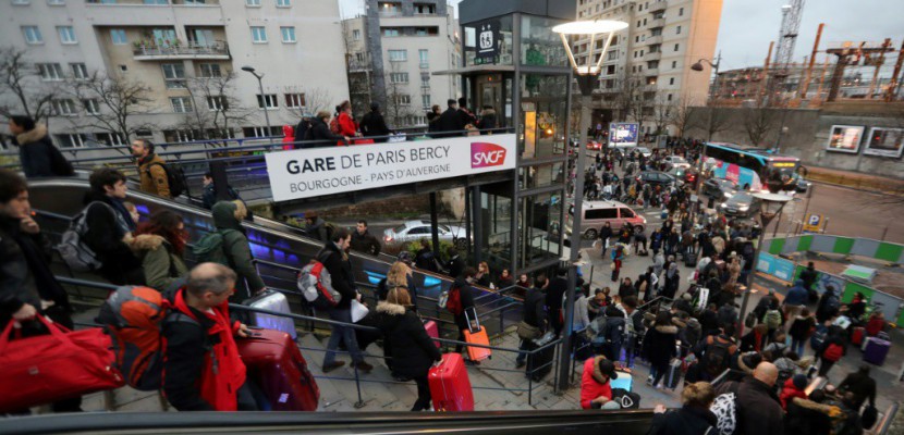 Des gares parisiennes engorgées, mais la SNCF nie toute "désorganisation"