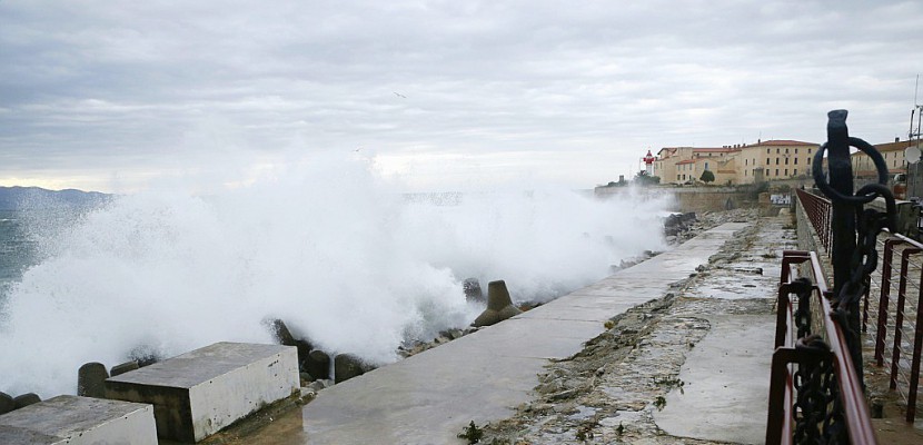 Une tempête, "Carmen", attendue pour le jour de l'An, la façade atlantique exposée