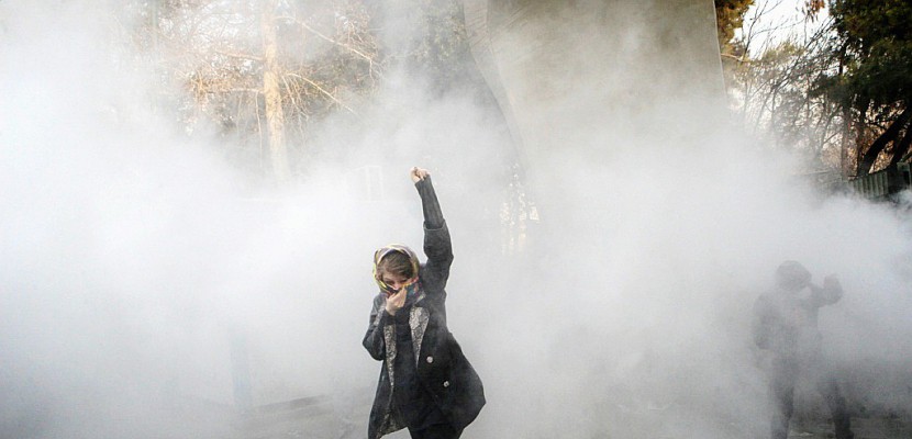 Iran: 9 morts dans des troubles nocturnes, 450 arrestations à Téhéran