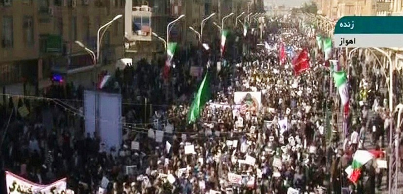 Les Iraniens se rassemblent en masse pour soutenir le régime