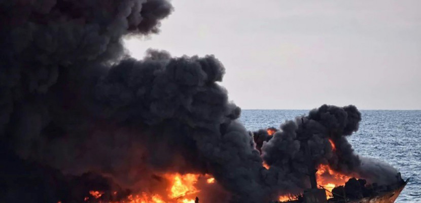 Le pétrolier iranien en flammes au large de la Chine a coulé