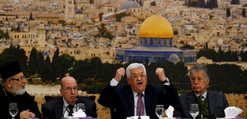 L'offre de paix de Trump: la "claque du siècle", selon le président palestinien