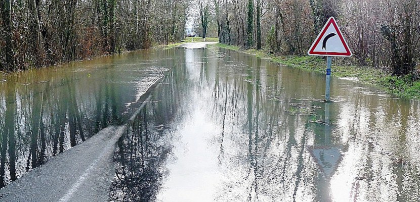 Saint-Lô. Manche : des routes encore inondées, retour de la pluie et du vent