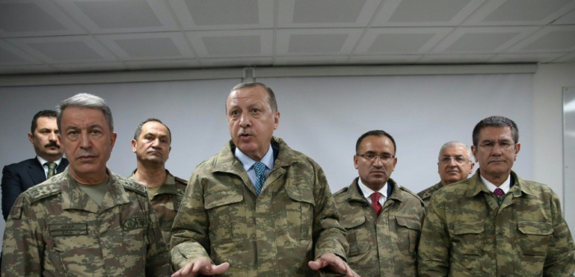 Syrie: Erdogan à la frontière, promet de poursuivre l'offensive