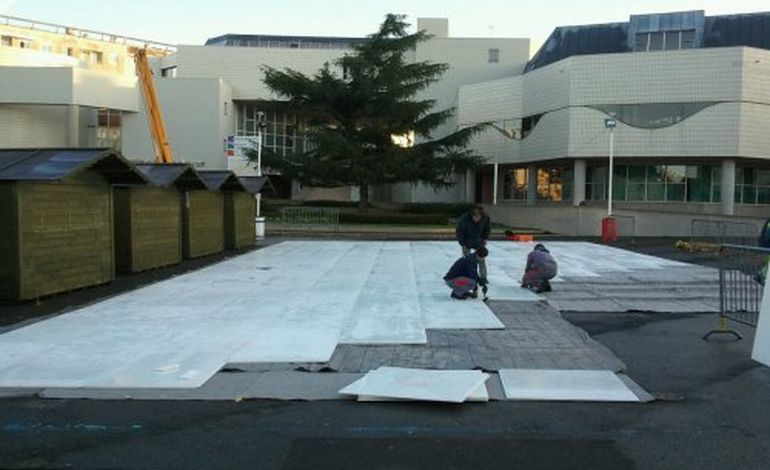 Photos : Construction de la patinoire synthétique de Saint-Lô !