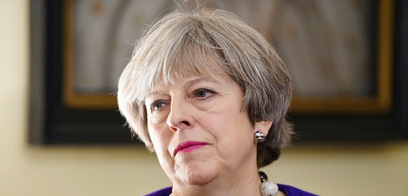 Brexit: Theresa May reçoit Michel Barnier en pleine division de l'exécutif