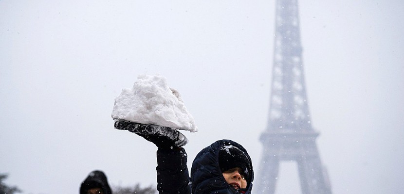 La tour Eiffel fermée en raison des conditions météo